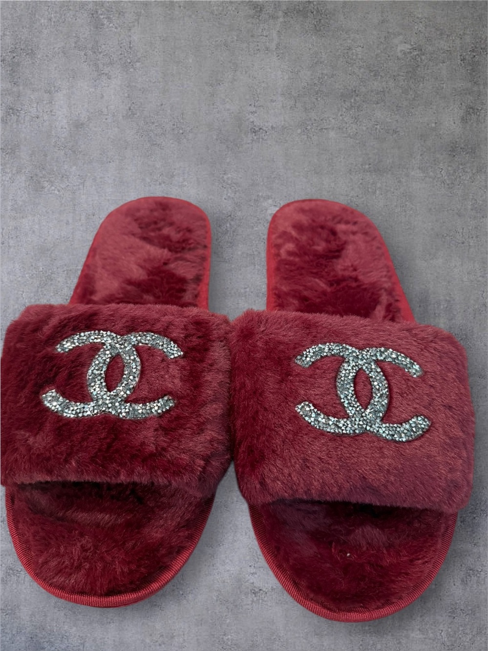 NWOT Source Unknown Burgundy Faux-Fur Slide Slippers with Crystal Double-C Logo